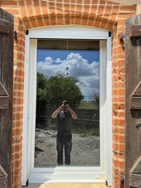 Moustiquaire enroulable en Aluminium Blanc - ouverte